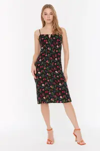 Trendyol Black Petite Strappy Collar Detailní tkané tkané šaty