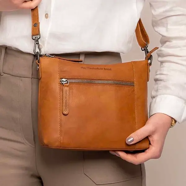 Dámská kožená crossbody kabelka The Chesterfield Brand Faro - koňak