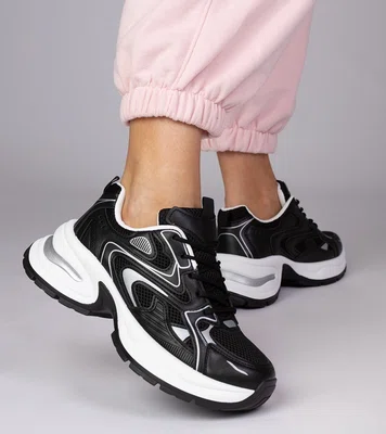 Gemre Black sports sneakers with thick soles Asetrina