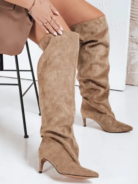 Kozaki damskie z marszczoną cholewką zamszowe beżowe Dstreet