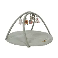 Deka hracia s hrazdou Farma