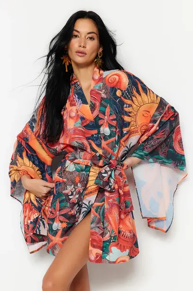Trendyol tropický vzorovaný mini tkaný kimono a kaftan s páskem