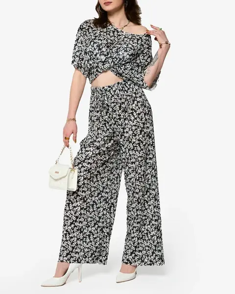 Resti Women's black floral pleated set - Clothing