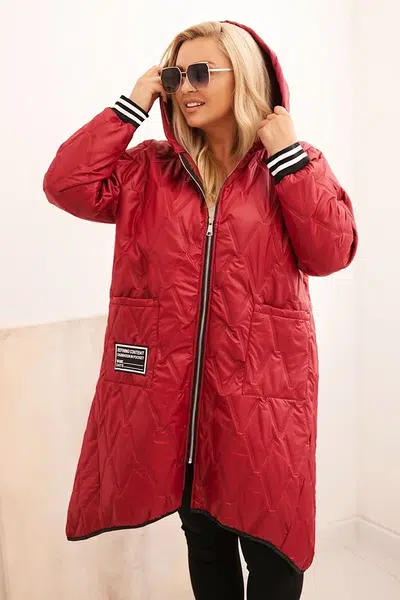 Kesi Włoski Dámská bunda Plus Size prošívaná s kapucí a sportovními manžetami bordová