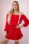 Šaty na ramena a krajkové červené