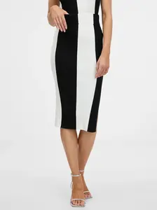 Čierno-biela pruhovaná midi sukňa