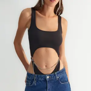 Trendyol X Zeynep Tosun čierne telo s vysokým pásom a detailmi reťaze