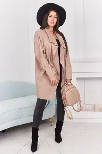 Pelerína s kapsami tmavě béžová