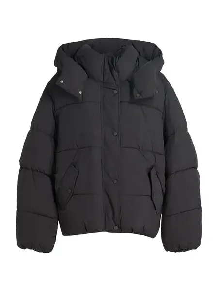 Bershka Zimná bunda  čierna
