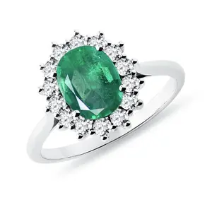 Prsten se smaragdem a brilianty v bílém zlatě KLENOTA