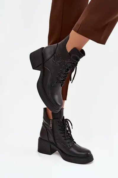 Dámské kožené kotníkové boty na klínku s podšívkou Vinceza