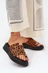 Boto Dámské sandály na platformě a nízkém klínku s ozdobným detailem imitace leopardí kůže hnědé Saqesse
