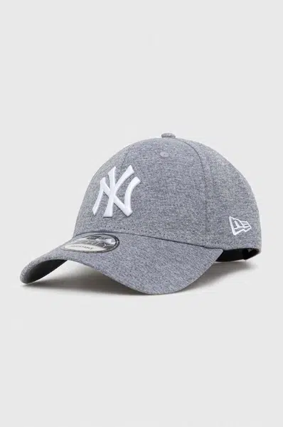 Bavlněná baseballová čepice New Era šedá barva, s aplikací