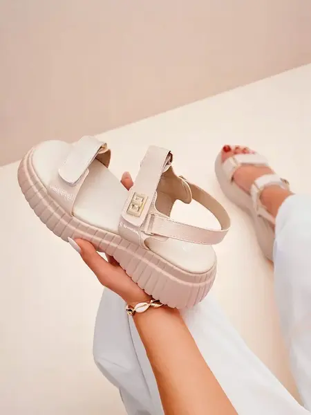 Resti Women's sandals on a thicker sole Aganda