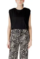 Černý top bez rukávů Jacqueline De Yong