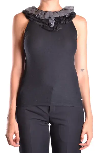 Černý top s volánovým límcem