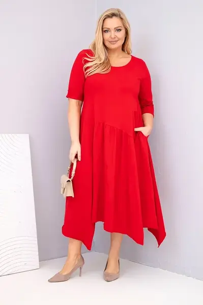 Červené plus size šaty s asymetrickým lemem