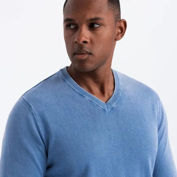 Pánský svetr Ombre s výstřihem do V - modrý