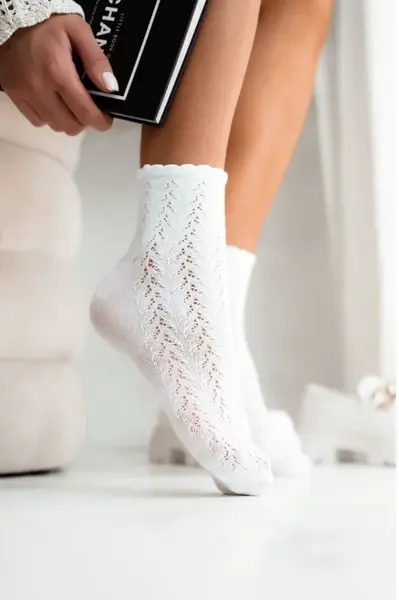 Milena Dámske čipkované biele ponožky