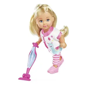 Bábika Evička doma