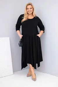 Plus size šaty s asymetrickým lemem