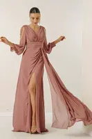 By Saygı V-výstrih dlhé večerné šifónové šaty s prehodením a podšívanými rukávmi.