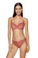 Čipkovaná podprsenka a nohavičky