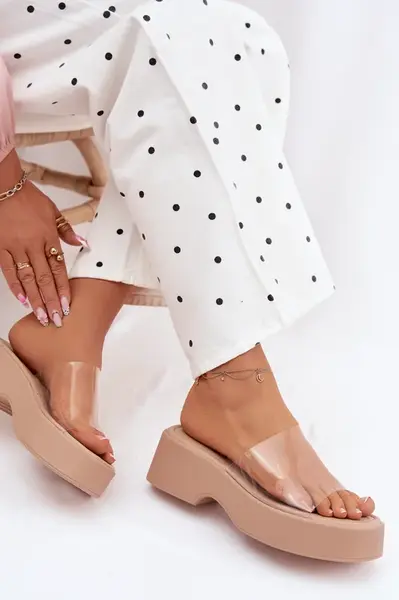 Dámské sandály na platformě s průsvitným řemínkem béžové