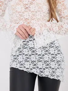 Krajková halenka v bílé barvě