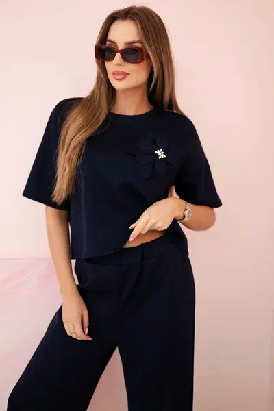 Kesi Włoski Komplet máslíčko halenka s květinou + kalhoty námořnická modř