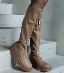 Gemre Brown flat heel boots decorated with a zipper Hala