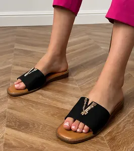 marka niezdefiniowana Black flip-flops with a gold decoration Flavis