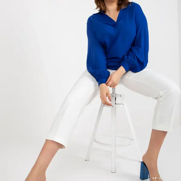 Tmavomodrá plus size blúzka s golierom