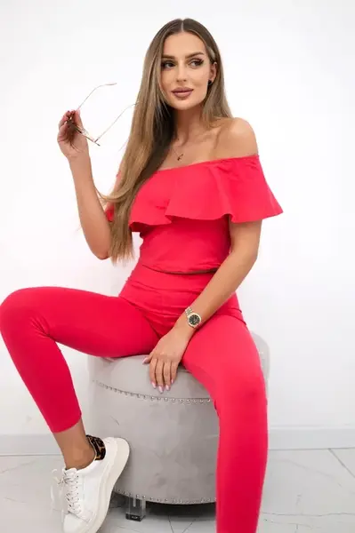 Set with ruffle raspberry