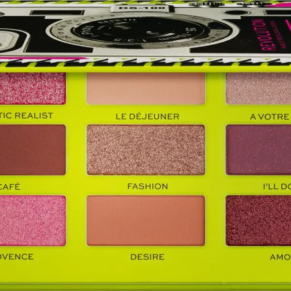 Revolution Paletka očních stínů X Emily In Paris Camera Queen (Palette) 6,3 g