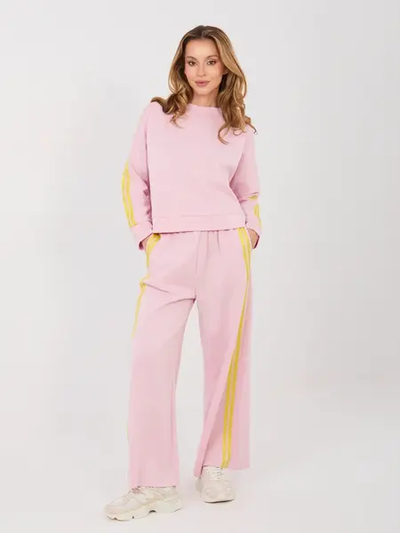 Světle růžový dámský komplet