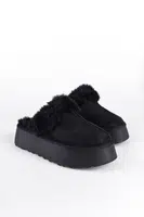 Capone Outfitters Furry Closed Toe Women's Slippers