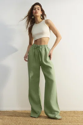 Trendyol Green 100% lněné kalhoty s vysokým pasem a širokými nohavicemi s elastickým pasem.