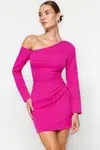 Trendyol Fuchsia Vypasované řasené elegantní večerní šaty