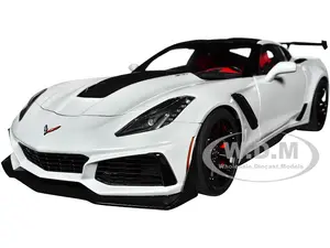2019 Chevrolet Corvette C7 ZR1 Ceramic Matrix Gray Metallic with Carbon Top 1/18 Model Car by Autoart