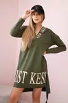 Šaty s kapucí a potiskem khaki