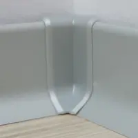 Roh k soklu Profil-EU striebrošedá, PVC, výška hrany 40 mm, SKPVCVNIR2ST