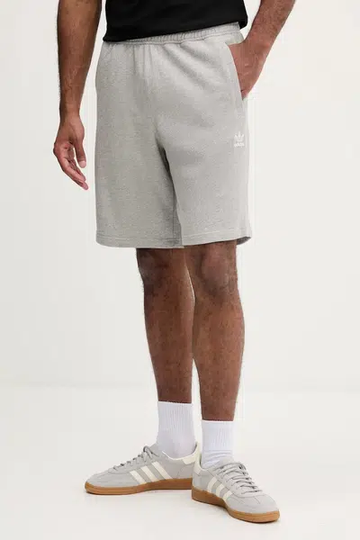 Bavlněné šortky adidas Originals Essentials pánské, šedá barva, JW8624
