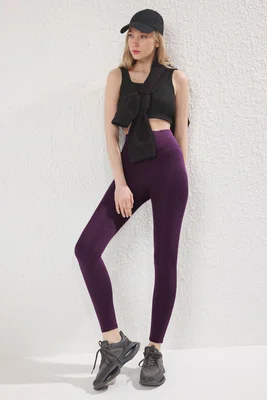 Trendyol Plum push-up představoval pletené sportovní legíny po celé délce