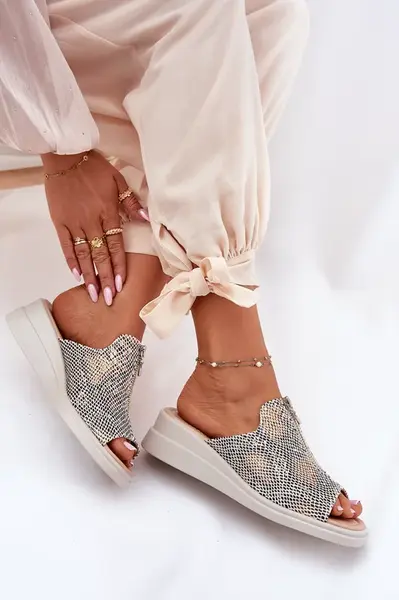 Boto Dámské sandály na klínu se zipem zvířecí vzor béžové Irriva