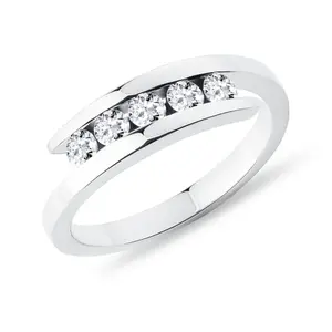 Prstýnek z bílého zlata s pěti diamanty KLENOTA