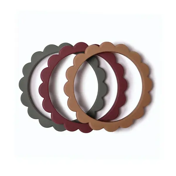 Mushie náramkové hryzátko zo silikónu FLOWER - Dried Thyme / Berry / Natural