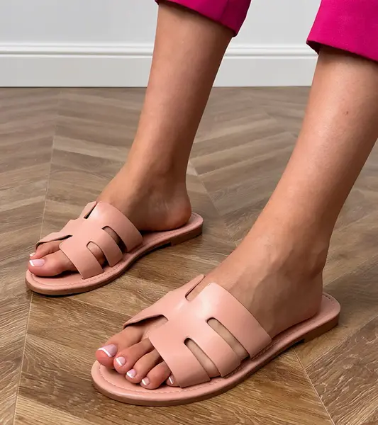 Gemre Pink flip-flops decorated with cutouts Ragos