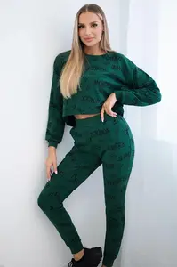 Sada se zelenými nápisy