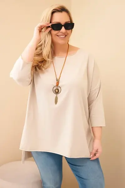 Plus size asymetrická blúzka s náhrdelníkom